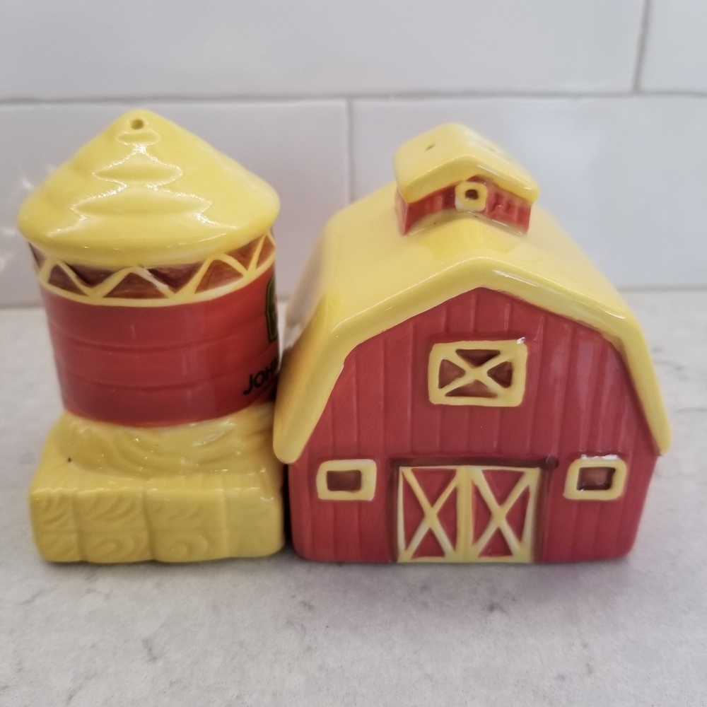 John Deere Salt and Pepper Shaker - Picture 5 of 11